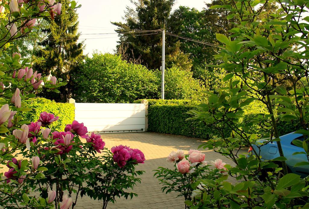 Les Deux Chenes Bed and Breakfast La Chapelle-Sur-Erdre Exteriör bild